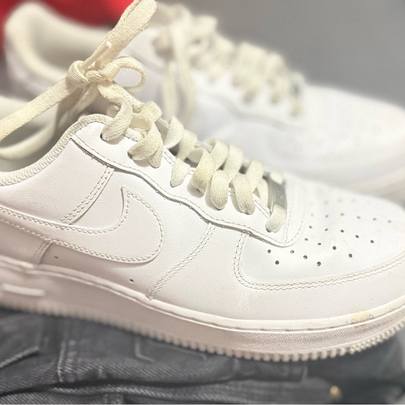 Nike Air Force 1 in Crisp White - Picture 1 of 3